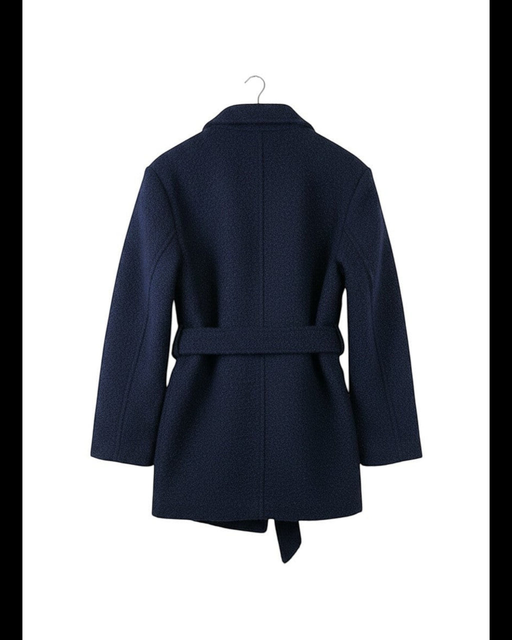 Cappotto Only blu navy in tessuto bouclé, modello avvolgente con cintura in vita e tasche a toppa.