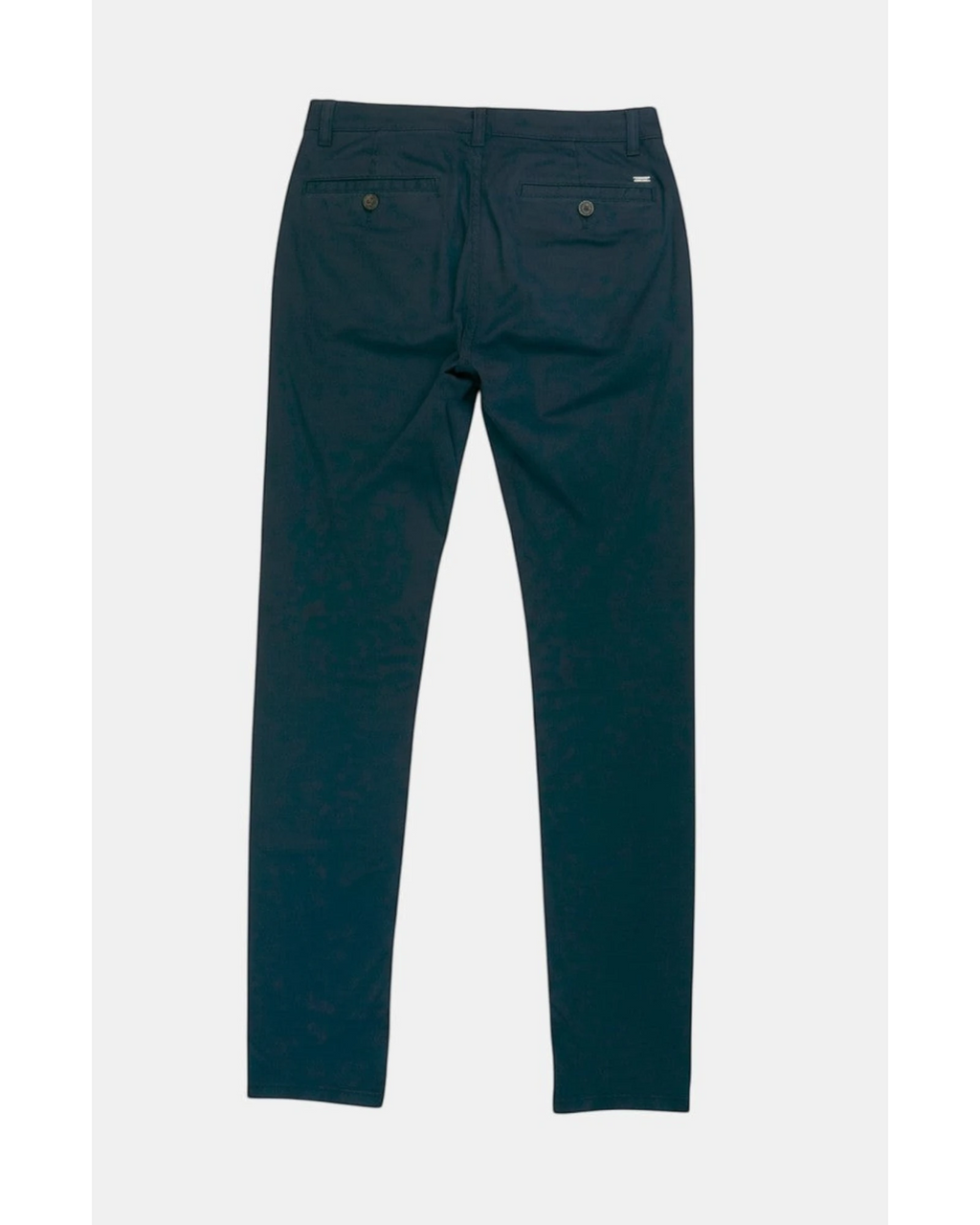 Pantaloni da uomo Tom Tailor Travis Slim blu scuro in cotone organico elasticizzato, vestibilità slim, chiusura con bottone e zip, due tasche laterali e posteriori.