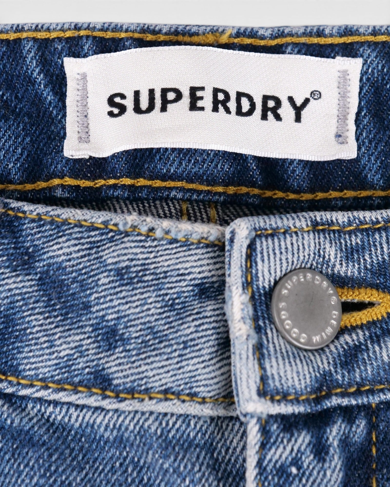 Shorts Superdry Bermuda Boy Short in denim mid indigo authentic, wide leg, raw hem, 5 pockets, mustard yellow contrast stitching.