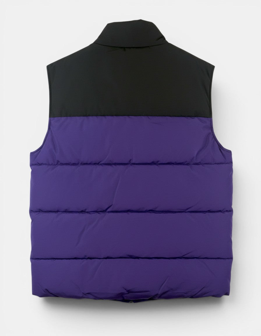 ULTIMATAGLIA.COM Gilet imbottito viola e nero con colletto alto e trapuntatura orizzontale.