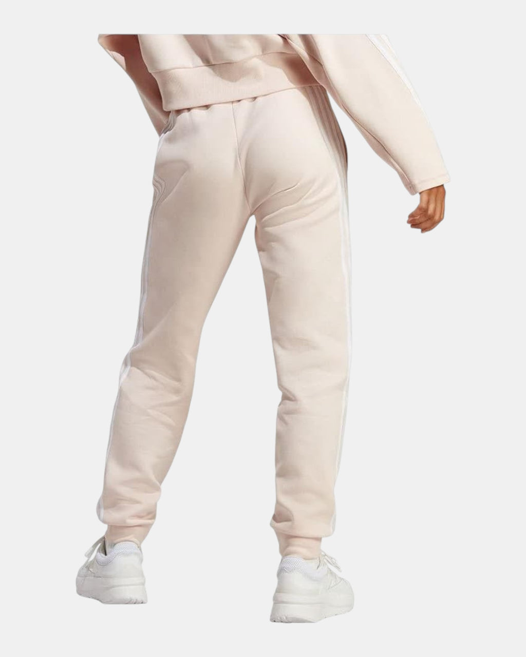 ULTIMATAGLIA.COM Pantaloni Adidas beige in fleece con iconiche tre strisce laterali e cordoncino in vita. Gamba dritta con polsino.