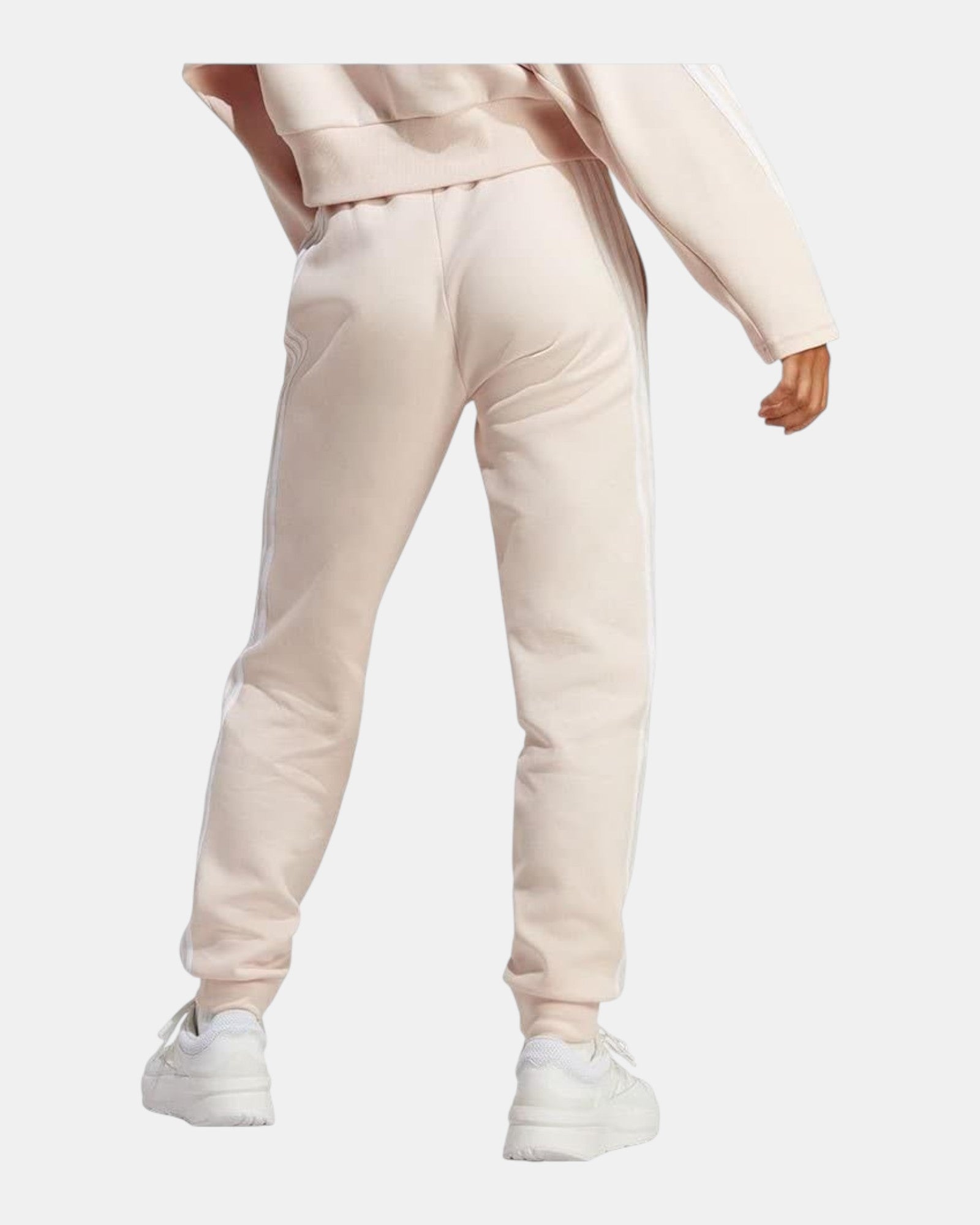 ULTIMATAGLIA.COM Pantaloni Adidas beige in fleece con iconiche tre strisce laterali e cordoncino in vita. Gamba dritta con polsino.