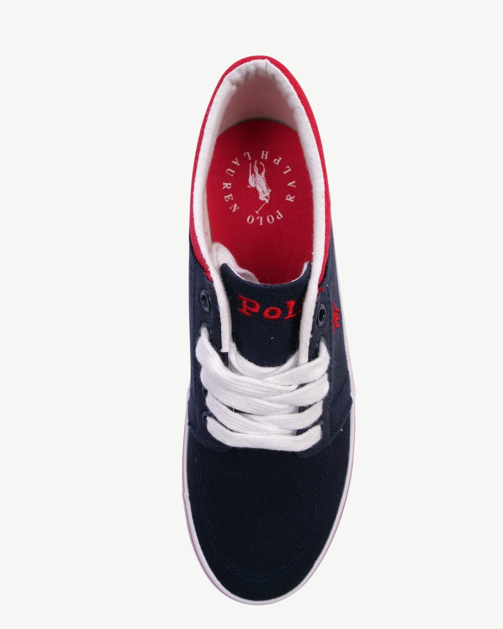 Scarpe da ginnastica blu navy in tela con lacci bianchi e dettagli rossi di Polo Ralph Lauren.