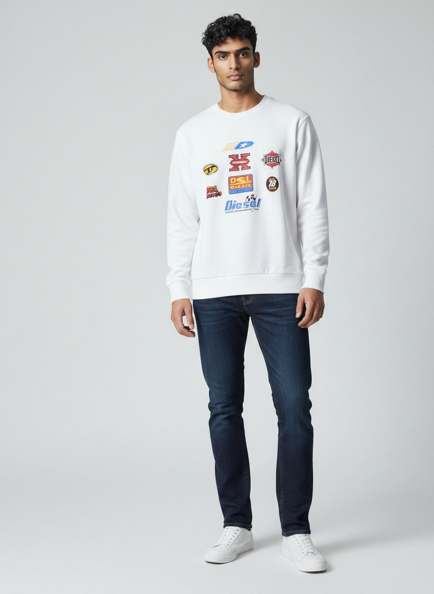 Felpa girocollo bianca in cotone Diesel Racing Logos da uomo con stampa frontale multi-logo stile racing.