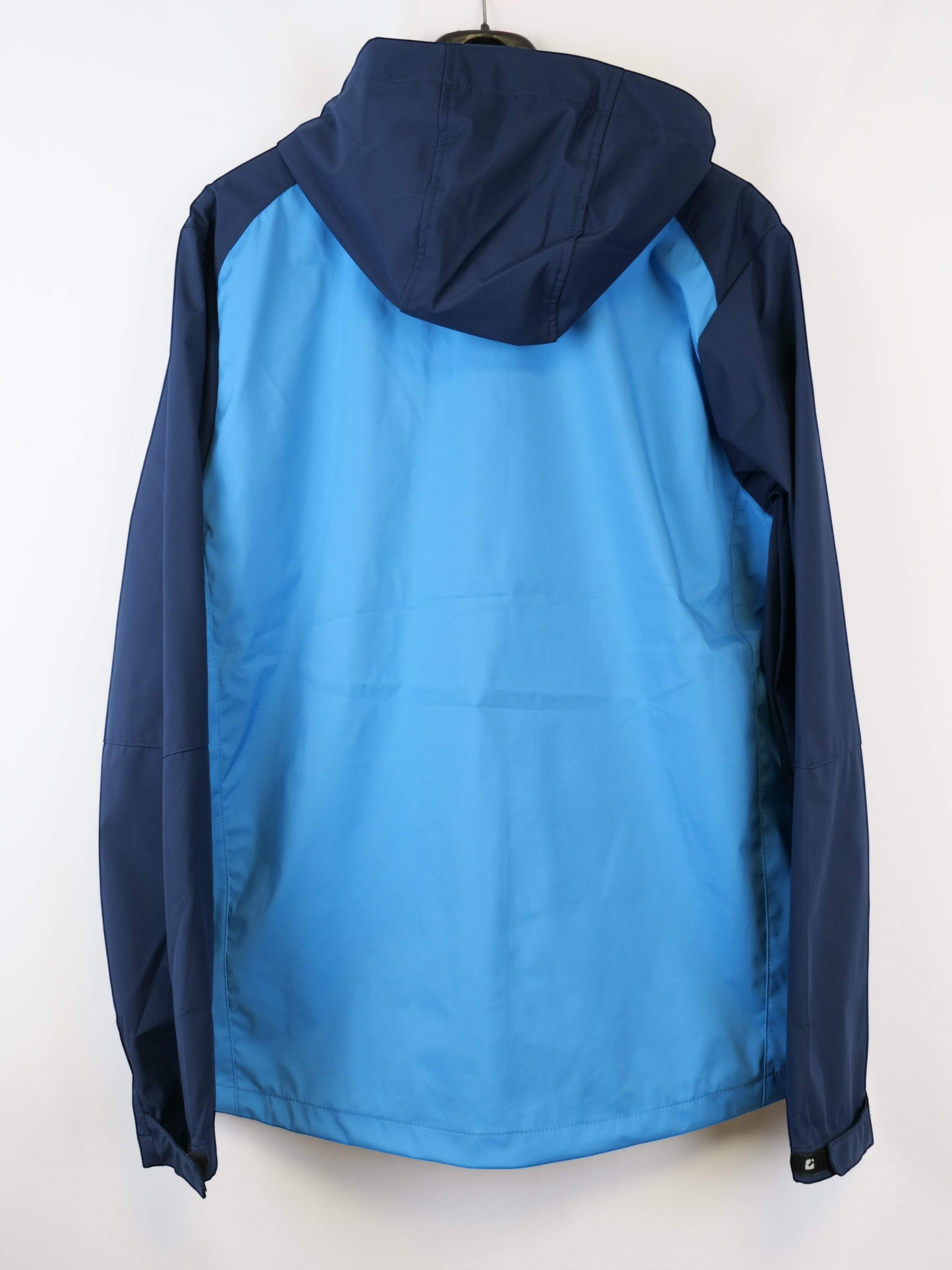 Giacca softshell bicolor da uomo ULTIMATAGLIA.COM blu navy e azzurro con cappuccio e zip. Ideale per outdoor.