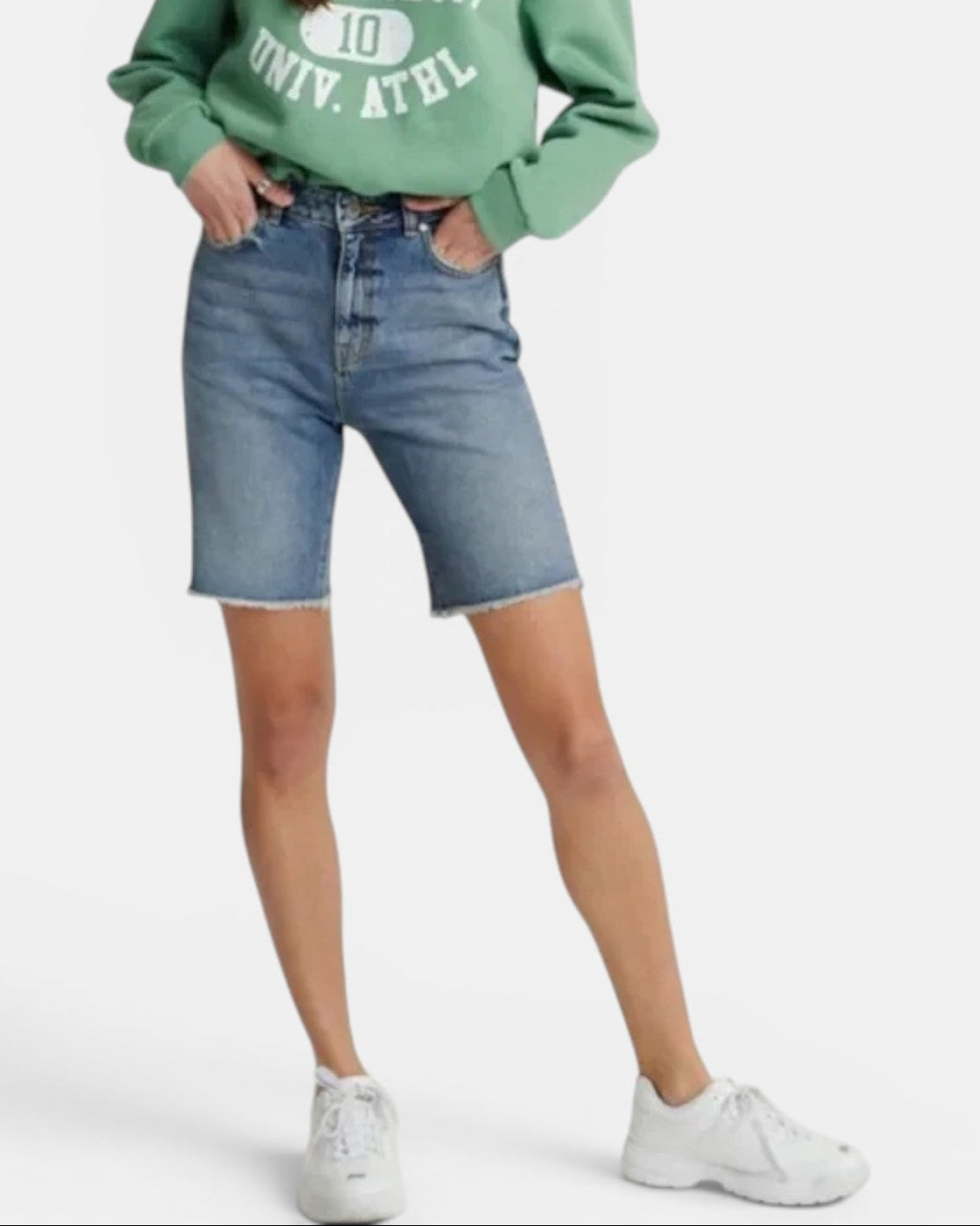 Shorts Superdry Bermuda Boy Short in denim mid indigo authentic, featuring a wide leg, raw frayed hem, and five-pocket design.