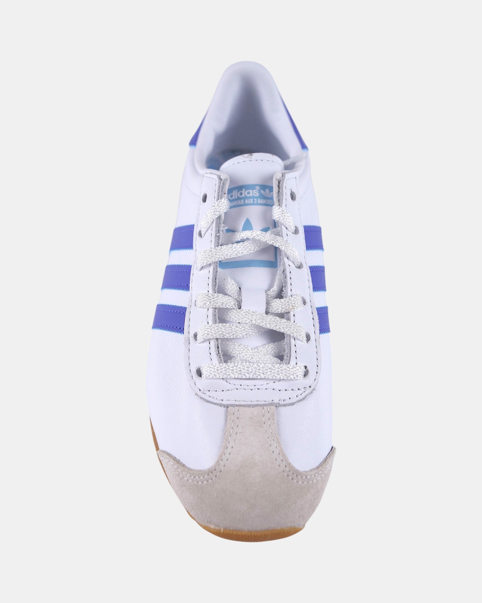 Sneakers Adidas Originals Country OG W bianche in pelle con strisce blu cobalto e dettagli azzurro cielo, suola in gomma.