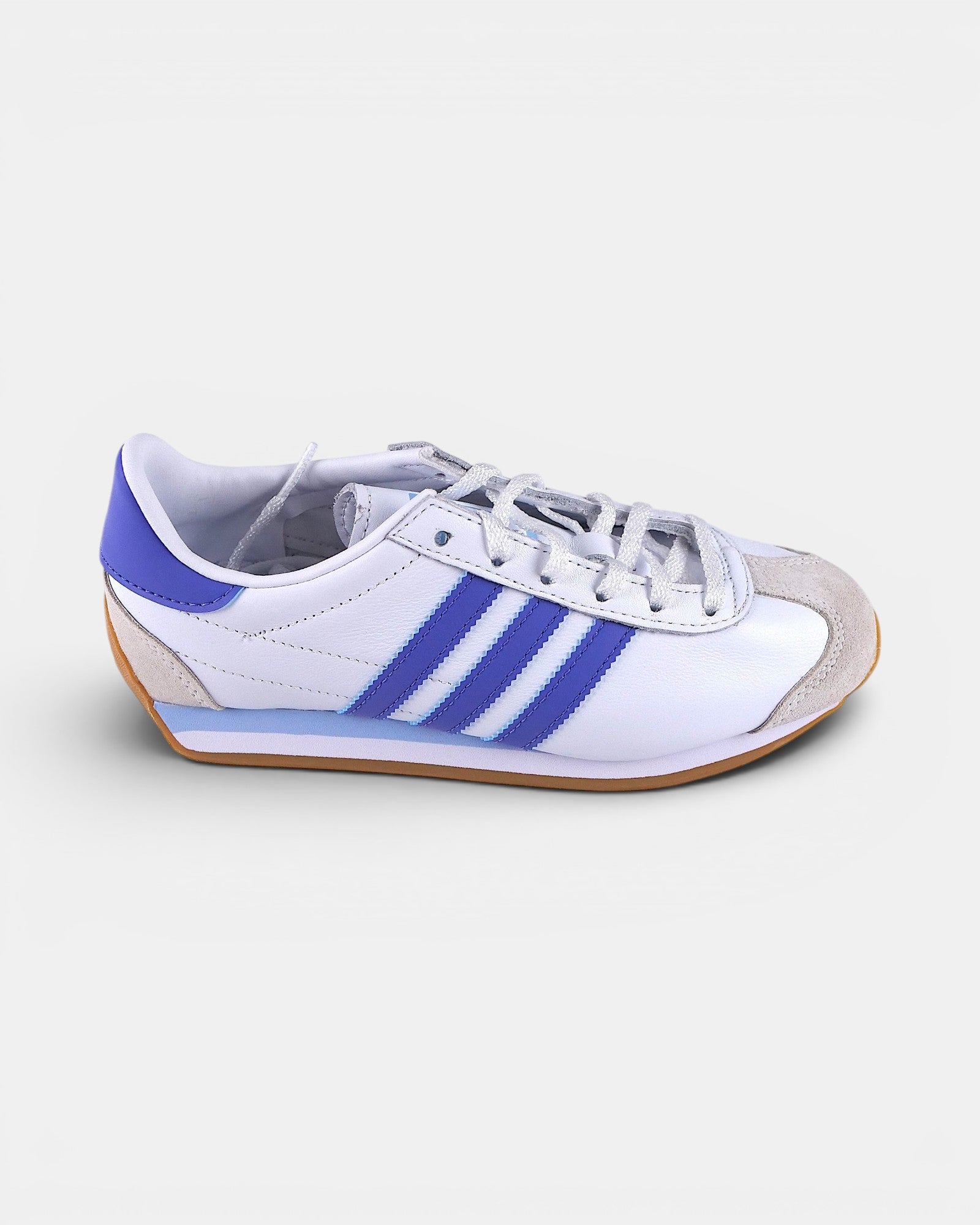 ULTIMATAGLIA.COM Sneakers Adidas Originals Country OG W bianche in pelle con strisce blu cobalto e suola in gomma.