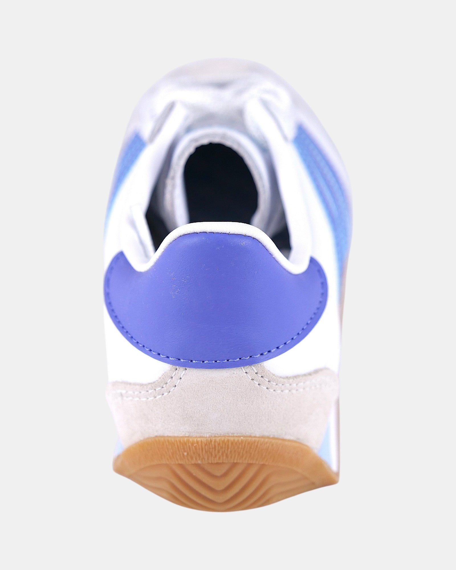Sneakers Adidas Originals Country OG W bianche in pelle e scamosciato con strisce blu cobalto e suola in gomma.
