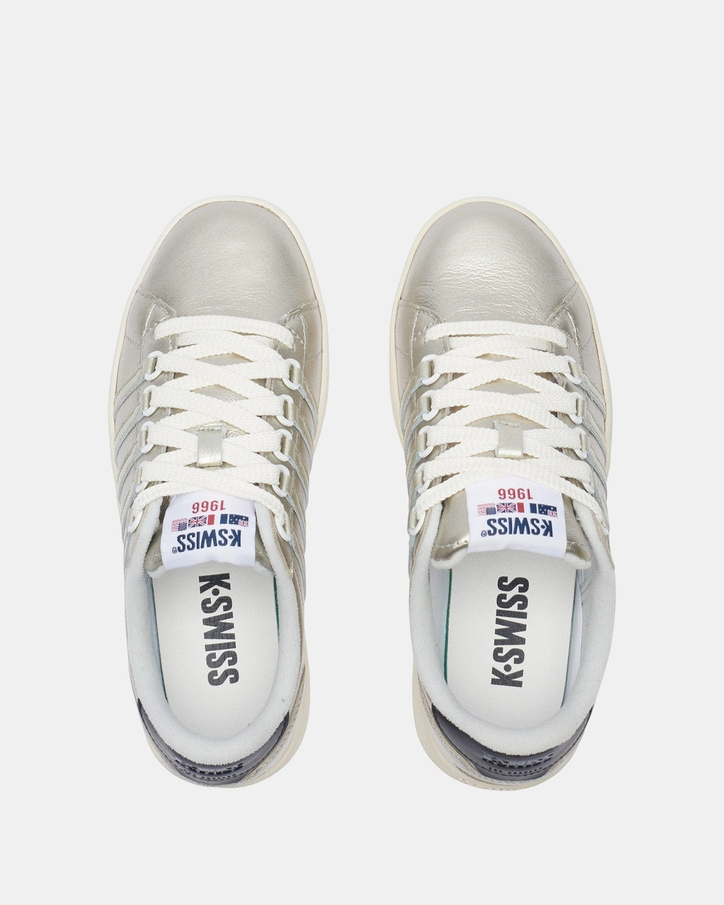 Sneakers K-SWISS Slammclassic CC da donna color champagne con lacci bianchi e iconiche 5 strisce in rilievo.