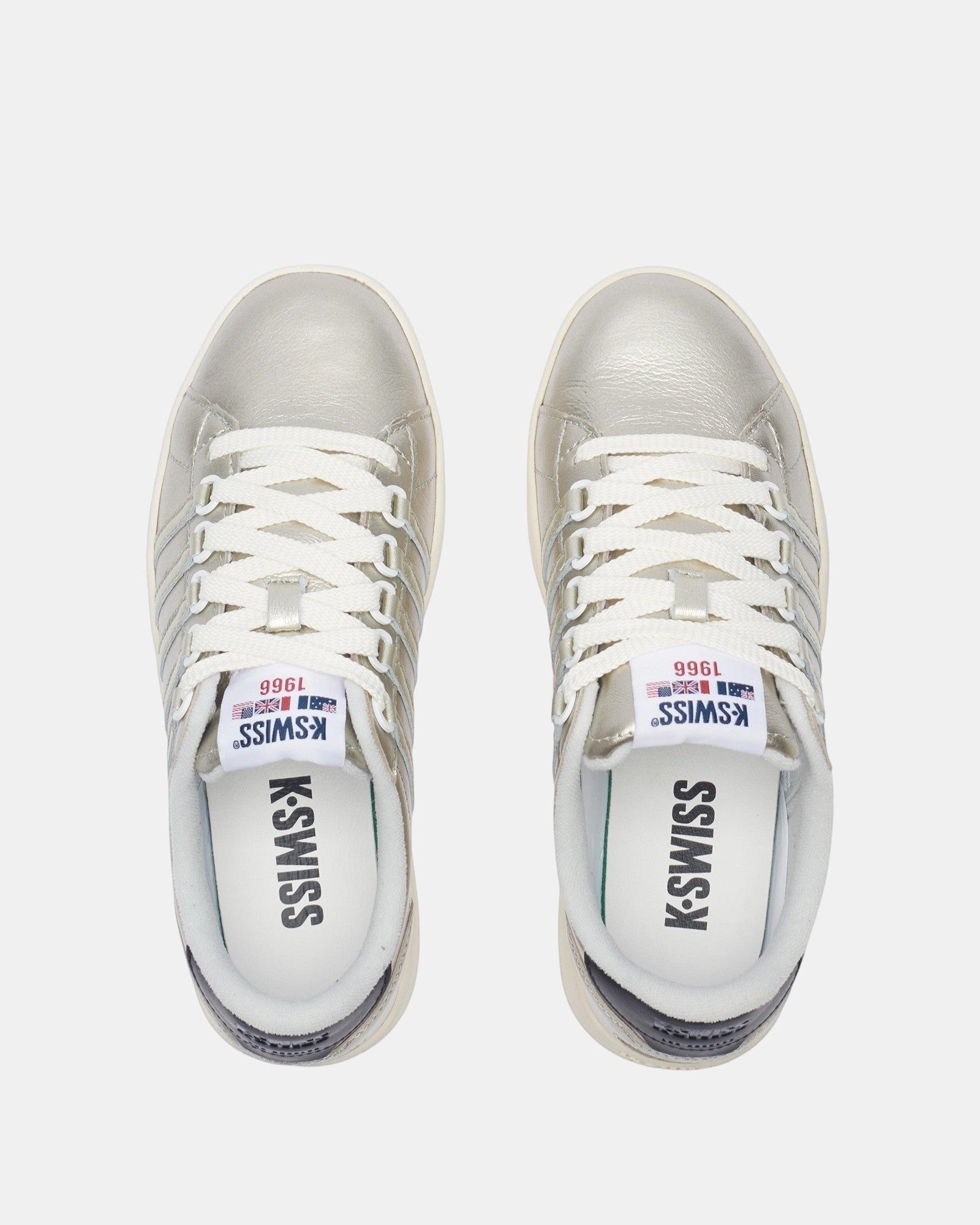 Sneakers K-SWISS Slammclassic CC da donna color champagne con lacci bianchi e iconiche 5 strisce in rilievo.
