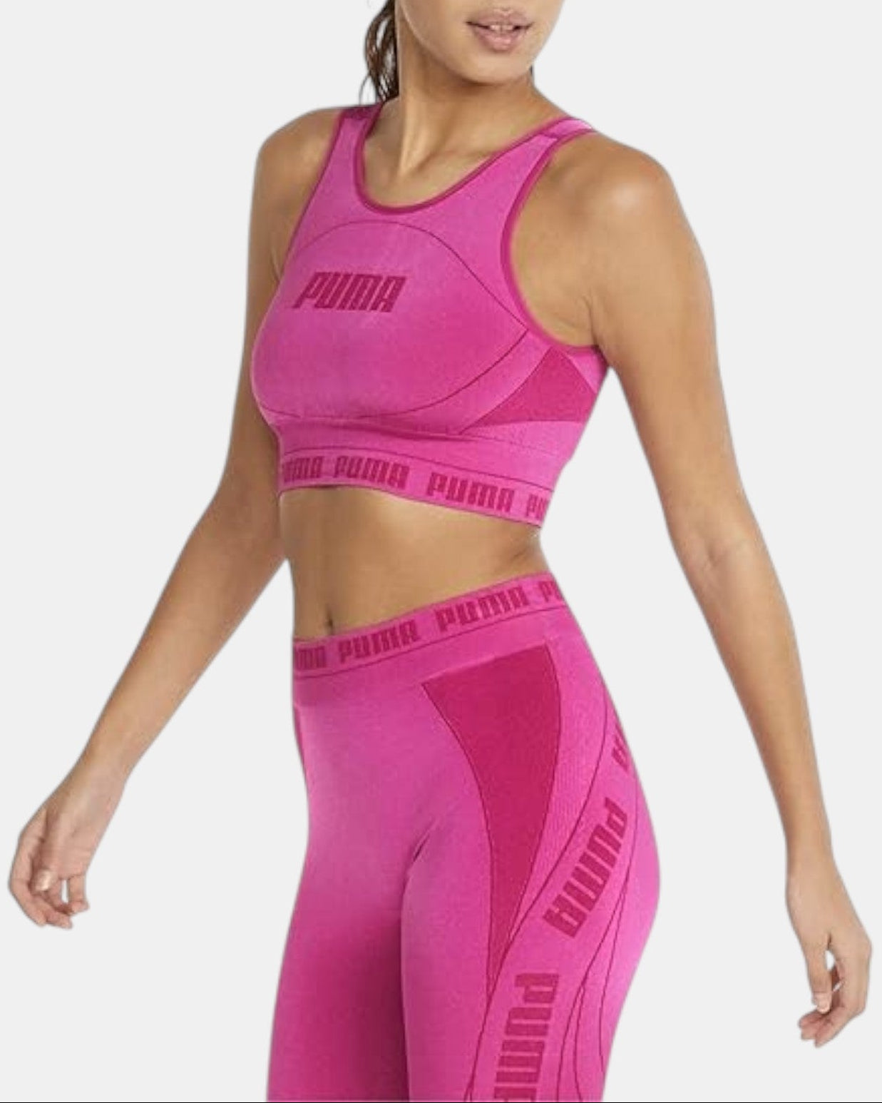 ULTIMATAGLIA.COM T-Shirt crop top Puma Evoknit fucsia in tessuto seamless con logo in rilievo, ideale per yoga e athleisure.